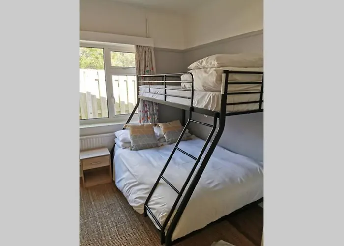 5 Min Walk To Clifftop, 5 En-Suites, Free Parking